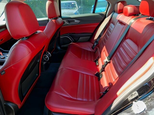 Черный Альфа Giulia, объемом двигателя 2 л и пробегом 31 тыс. км за 9600 $, фото 11 на Automoto.ua