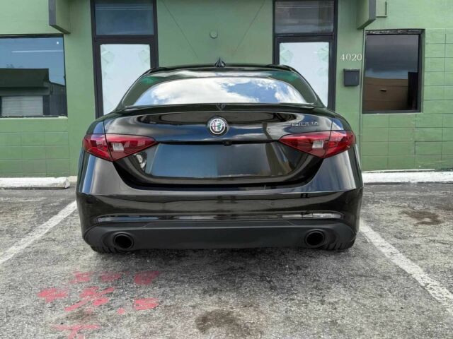 Черный Альфа Giulia, объемом двигателя 2 л и пробегом 30 тыс. км за 16150 $, фото 5 на Automoto.ua