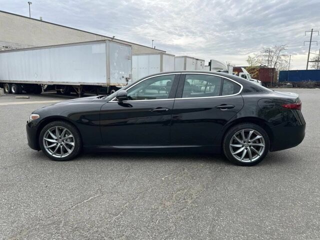 Черный Альфа Giulia, объемом двигателя 2 л и пробегом 47 тыс. км за 4900 $, фото 3 на Automoto.ua