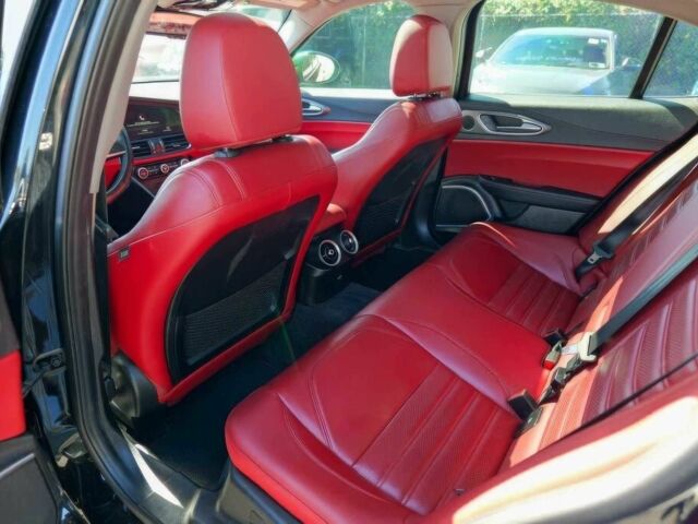 Черный Альфа Giulia, объемом двигателя 2 л и пробегом 40 тыс. км за 13000 $, фото 12 на Automoto.ua