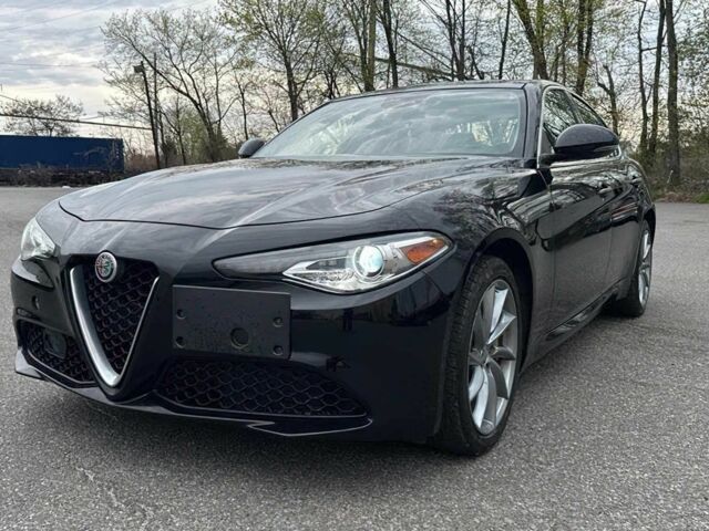 Черный Альфа Giulia, объемом двигателя 2 л и пробегом 47 тыс. км за 4900 $, фото 2 на Automoto.ua