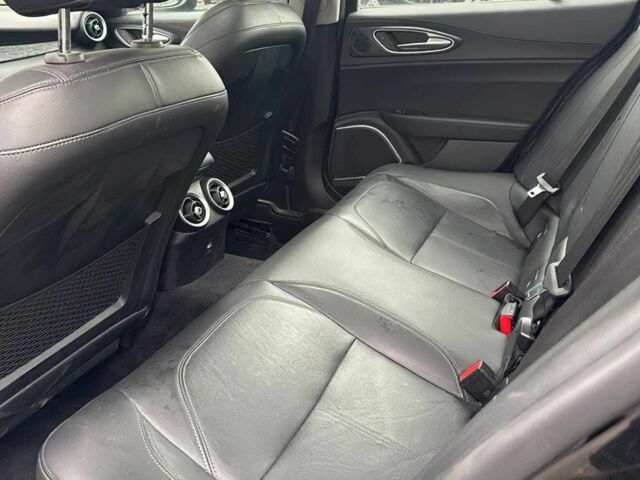 Черный Альфа Giulia, объемом двигателя 2 л и пробегом 47 тыс. км за 4900 $, фото 14 на Automoto.ua