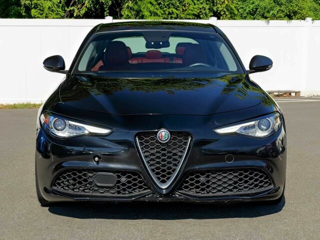 Черный Альфа Giulia, объемом двигателя 2 л и пробегом 31 тыс. км за 9600 $, фото 1 на Automoto.ua