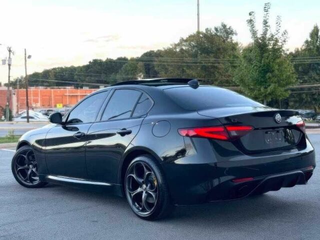 Черный Альфа Giulia, объемом двигателя 2 л и пробегом 89 тыс. км за 6300 $, фото 5 на Automoto.ua