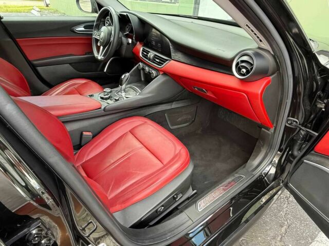 Черный Альфа Giulia, объемом двигателя 2 л и пробегом 30 тыс. км за 16150 $, фото 8 на Automoto.ua