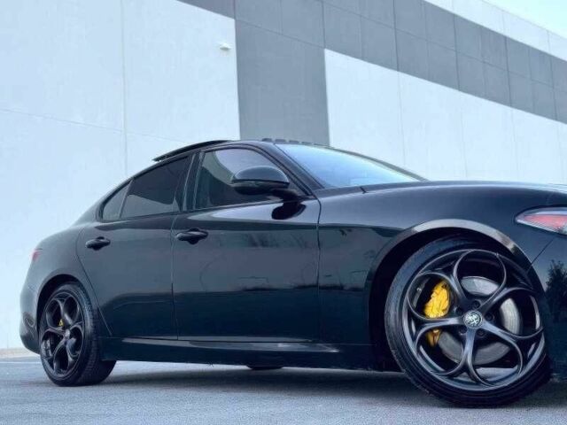 Черный Альфа Giulia, объемом двигателя 2 л и пробегом 89 тыс. км за 6300 $, фото 3 на Automoto.ua