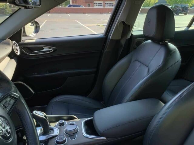 Черный Альфа Giulia, объемом двигателя 2 л и пробегом 38 тыс. км за 15000 $, фото 6 на Automoto.ua