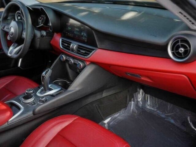 Чорний Альфа Giulia, об'ємом двигуна 2 л та пробігом 31 тис. км за 16200 $, фото 7 на Automoto.ua