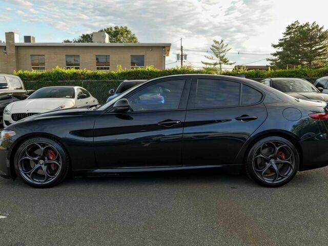 Черный Альфа Giulia, объемом двигателя 2 л и пробегом 32 тыс. км за 8500 $, фото 3 на Automoto.ua