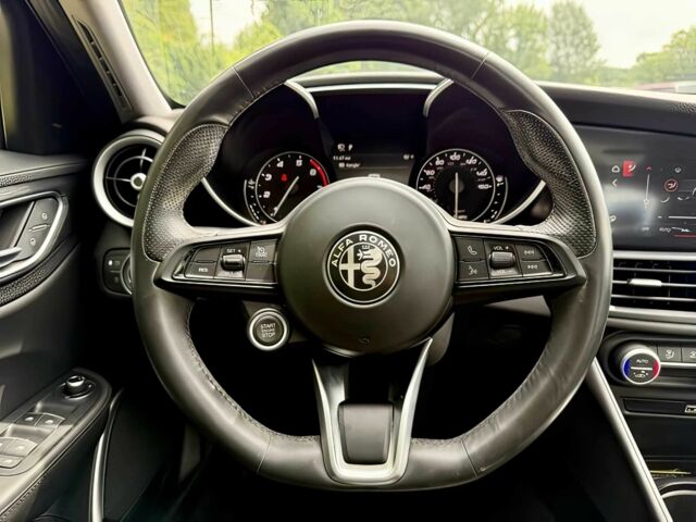 Черный Альфа Giulia, объемом двигателя 2 л и пробегом 54 тыс. км за 17000 $, фото 9 на Automoto.ua
