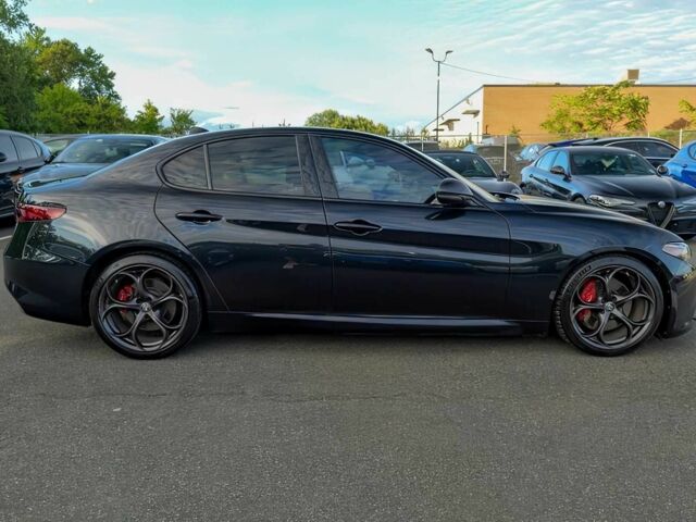 Черный Альфа Giulia, объемом двигателя 2 л и пробегом 32 тыс. км за 8500 $, фото 4 на Automoto.ua