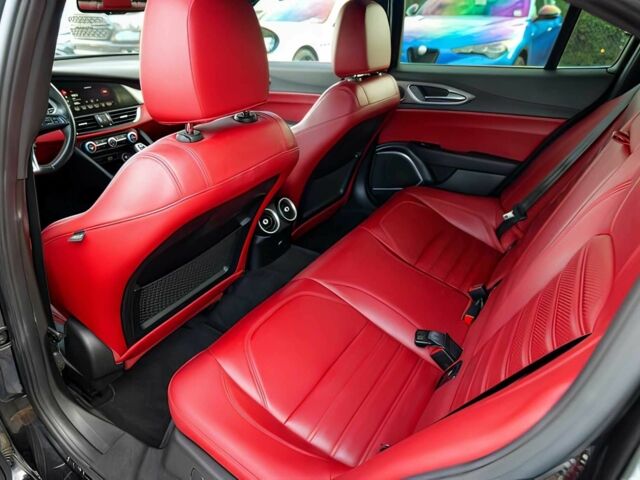 Черный Альфа Giulia, объемом двигателя 2 л и пробегом 32 тыс. км за 8500 $, фото 16 на Automoto.ua
