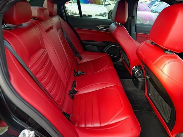 Черный Альфа Giulia, объемом двигателя 2 л и пробегом 32 тыс. км за 8500 $, фото 17 на Automoto.ua