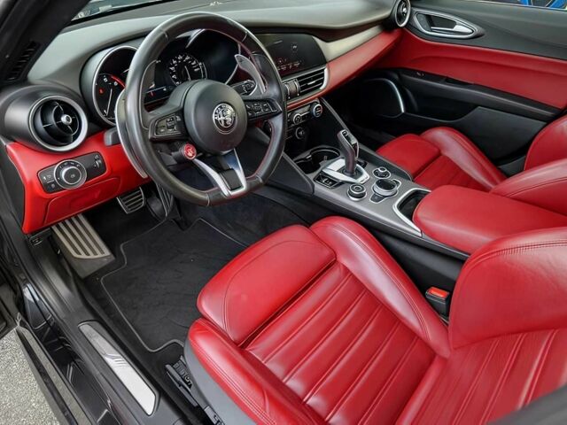 Черный Альфа Giulia, объемом двигателя 2 л и пробегом 32 тыс. км за 8500 $, фото 10 на Automoto.ua