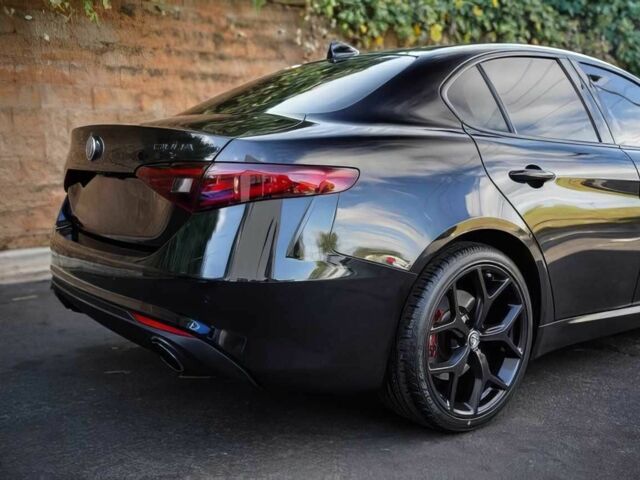 Чорний Альфа Giulia, об'ємом двигуна 2 л та пробігом 31 тис. км за 16200 $, фото 5 на Automoto.ua