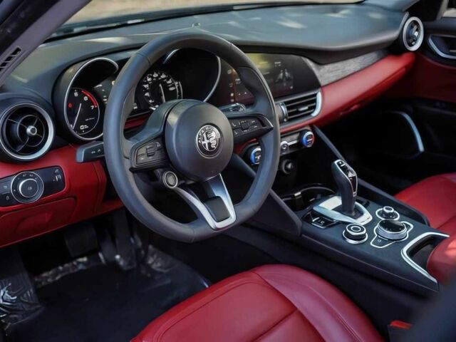 Чорний Альфа Giulia, об'ємом двигуна 2 л та пробігом 31 тис. км за 16200 $, фото 8 на Automoto.ua