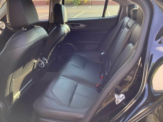 Черный Альфа Giulia, объемом двигателя 2 л и пробегом 38 тыс. км за 15000 $, фото 10 на Automoto.ua