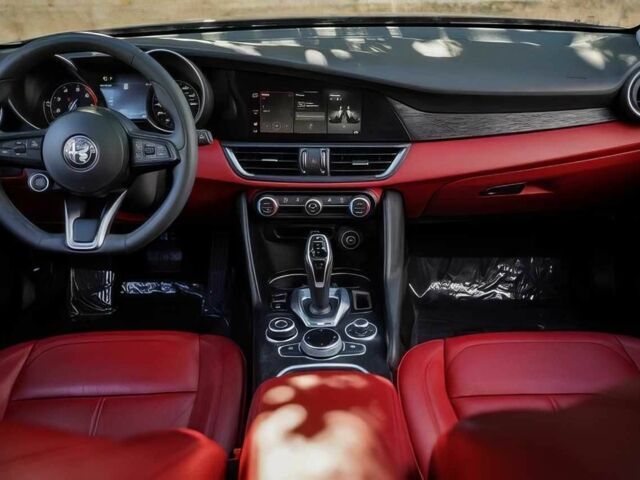Чорний Альфа Giulia, об'ємом двигуна 2 л та пробігом 31 тис. км за 16200 $, фото 9 на Automoto.ua