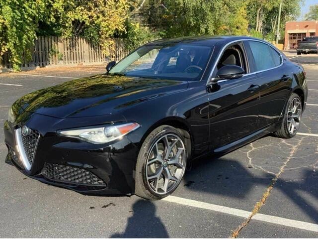 Черный Альфа Giulia, объемом двигателя 2 л и пробегом 38 тыс. км за 15000 $, фото 2 на Automoto.ua