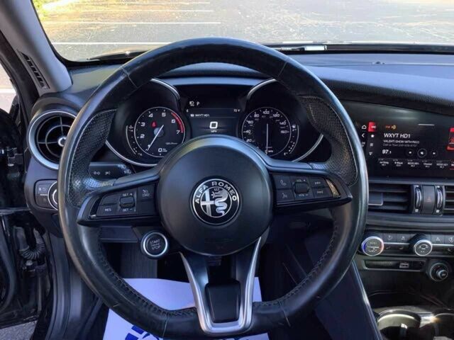 Черный Альфа Giulia, объемом двигателя 2 л и пробегом 38 тыс. км за 15000 $, фото 9 на Automoto.ua