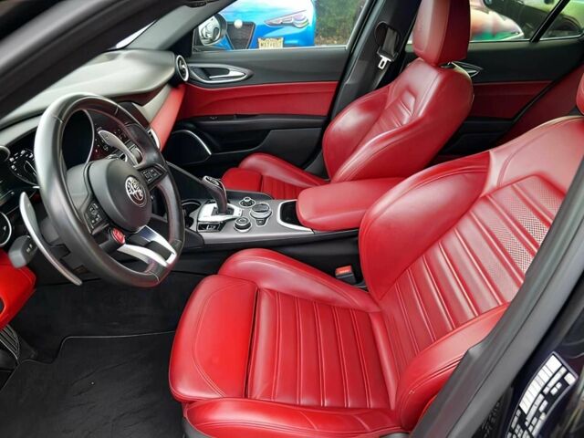 Черный Альфа Giulia, объемом двигателя 2 л и пробегом 32 тыс. км за 8500 $, фото 9 на Automoto.ua