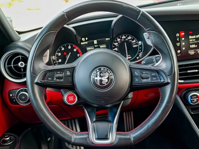 Черный Альфа Giulia, объемом двигателя 2 л и пробегом 32 тыс. км за 8500 $, фото 11 на Automoto.ua