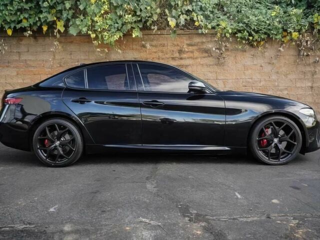 Чорний Альфа Giulia, об'ємом двигуна 2 л та пробігом 31 тис. км за 16200 $, фото 6 на Automoto.ua