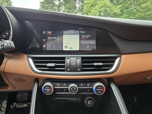 Черный Альфа Giulia, объемом двигателя 2 л и пробегом 16 тыс. км за 14700 $, фото 6 на Automoto.ua