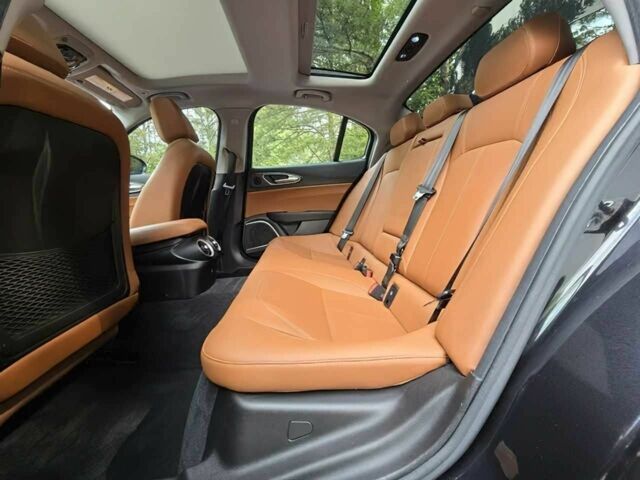 Черный Альфа Giulia, объемом двигателя 2 л и пробегом 16 тыс. км за 14700 $, фото 13 на Automoto.ua