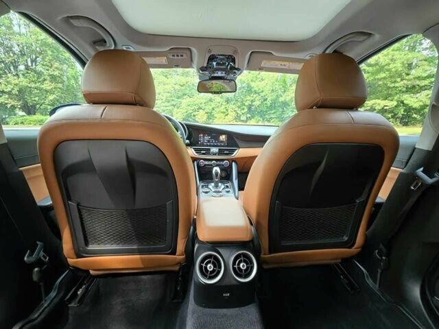 Черный Альфа Giulia, объемом двигателя 2 л и пробегом 16 тыс. км за 14700 $, фото 9 на Automoto.ua