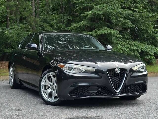 Черный Альфа Giulia, объемом двигателя 2 л и пробегом 16 тыс. км за 14700 $, фото 1 на Automoto.ua