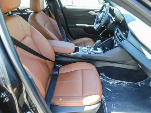 Чорний Альфа Giulia, об'ємом двигуна 2 л та пробігом 14 тис. км за 14900 $, фото 5 на Automoto.ua