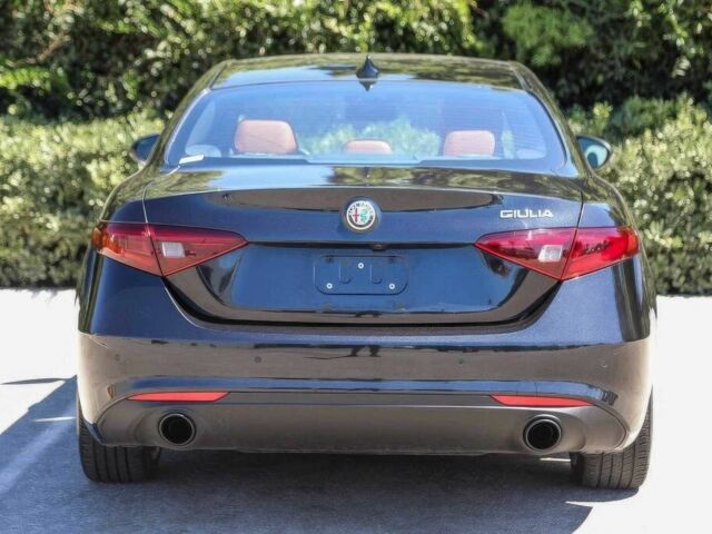 Чорний Альфа Giulia, об'ємом двигуна 2 л та пробігом 14 тис. км за 14900 $, фото 4 на Automoto.ua