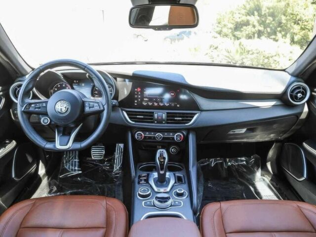 Чорний Альфа Giulia, об'ємом двигуна 2 л та пробігом 14 тис. км за 14900 $, фото 7 на Automoto.ua