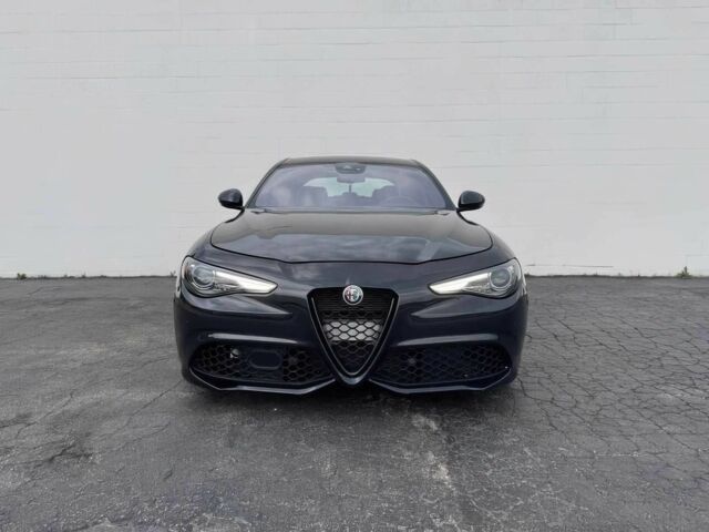 Черный Альфа Giulia, объемом двигателя 2 л и пробегом 23 тыс. км за 13000 $, фото 1 на Automoto.ua