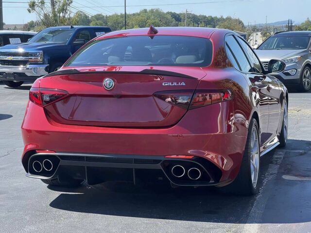 Красный Альфа Giulia, объемом двигателя 2.9 л и пробегом 58 тыс. км за 9170 $, фото 4 на Automoto.ua