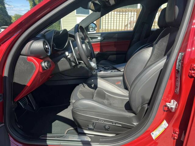 Красный Альфа Giulia, объемом двигателя 2.9 л и пробегом 58 тыс. км за 9170 $, фото 8 на Automoto.ua