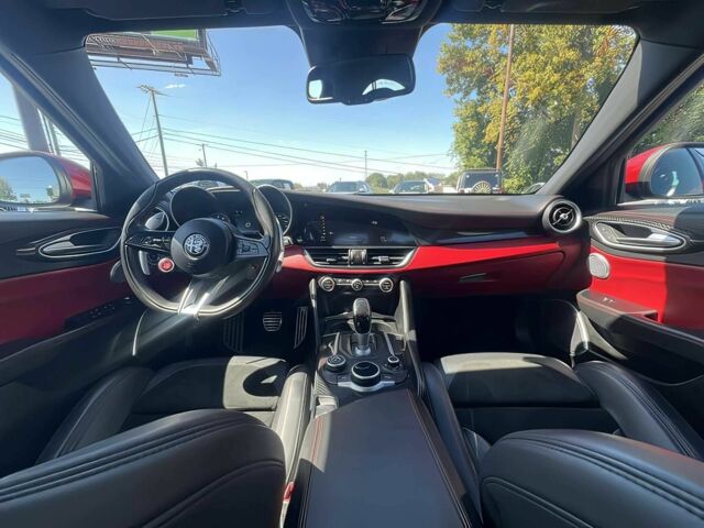 Красный Альфа Giulia, объемом двигателя 2.9 л и пробегом 58 тыс. км за 9170 $, фото 9 на Automoto.ua