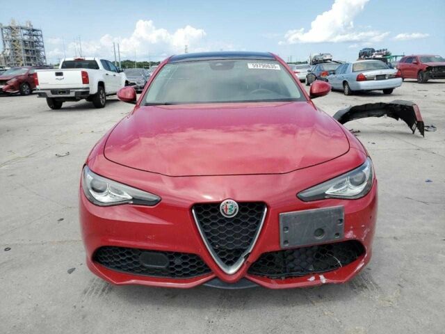 Червоний Альфа Giulia, об'ємом двигуна 2 л та пробігом 33 тис. км за 3400 $, фото 4 на Automoto.ua
