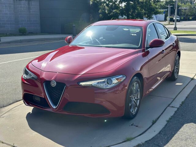 Красный Альфа Giulia, объемом двигателя 2 л и пробегом 39 тыс. км за 10000 $, фото 2 на Automoto.ua