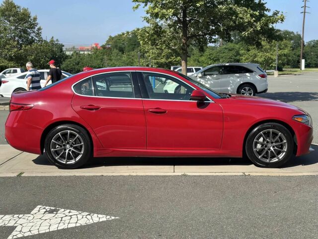 Красный Альфа Giulia, объемом двигателя 2 л и пробегом 39 тыс. км за 10000 $, фото 7 на Automoto.ua