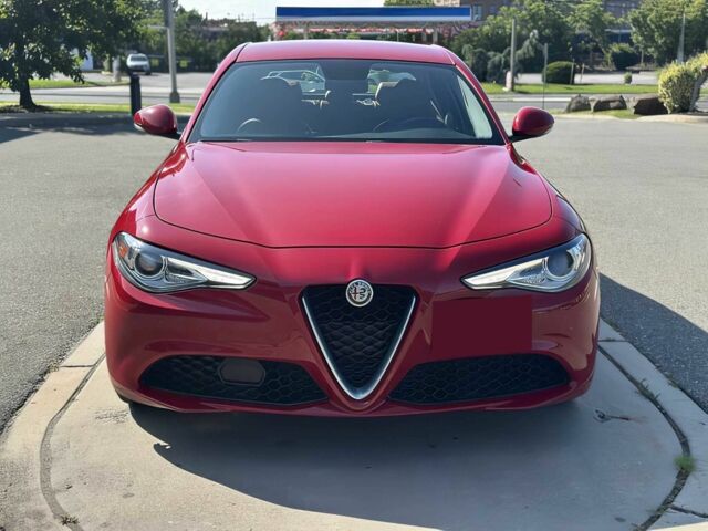 Красный Альфа Giulia, объемом двигателя 2 л и пробегом 39 тыс. км за 10000 $, фото 1 на Automoto.ua