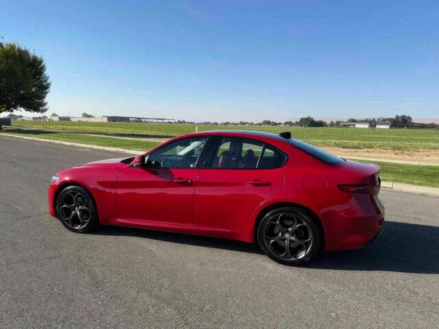 Красный Альфа Giulia, объемом двигателя 2 л и пробегом 42 тыс. км за 13400 $, фото 3 на Automoto.ua
