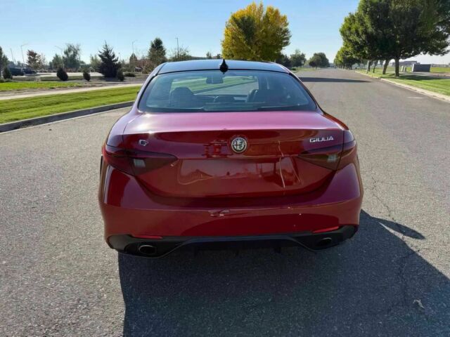 Красный Альфа Giulia, объемом двигателя 2 л и пробегом 42 тыс. км за 13400 $, фото 6 на Automoto.ua