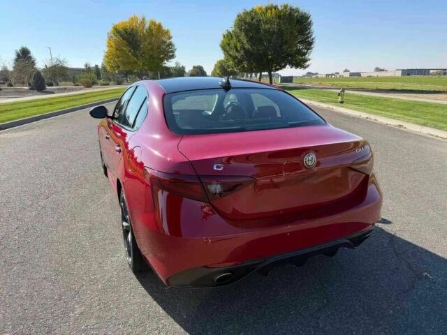 Красный Альфа Giulia, объемом двигателя 2 л и пробегом 42 тыс. км за 13400 $, фото 5 на Automoto.ua