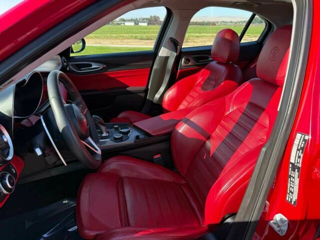 Красный Альфа Giulia, объемом двигателя 2 л и пробегом 42 тыс. км за 13400 $, фото 10 на Automoto.ua