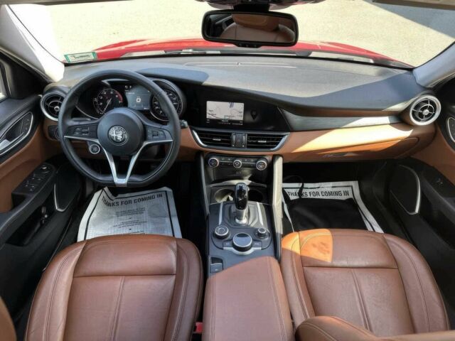 Красный Альфа Giulia, объемом двигателя 0 л и пробегом 45 тыс. км за 5150 $, фото 8 на Automoto.ua