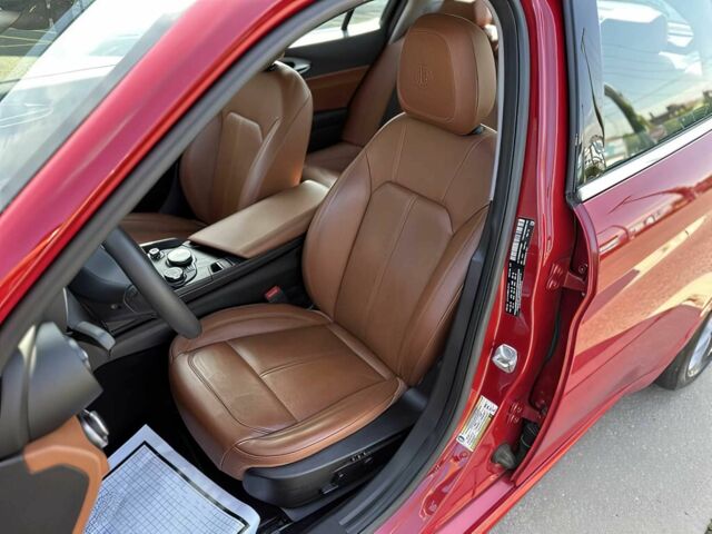 Красный Альфа Giulia, объемом двигателя 2 л и пробегом 39 тыс. км за 10000 $, фото 8 на Automoto.ua