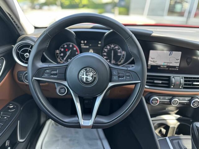 Красный Альфа Giulia, объемом двигателя 2 л и пробегом 39 тыс. км за 10000 $, фото 9 на Automoto.ua