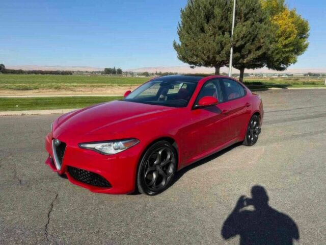 Красный Альфа Giulia, объемом двигателя 2 л и пробегом 42 тыс. км за 13400 $, фото 2 на Automoto.ua